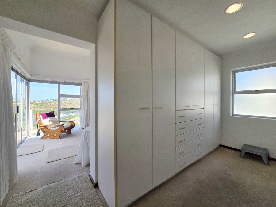 5 Bedroom Property for Sale in Stilbaai Wes Western Cape